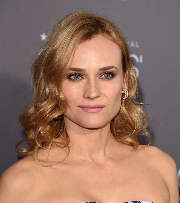 الشفاه الزهريّة تعكس أنوثة فائقة مع ديان كروغر 