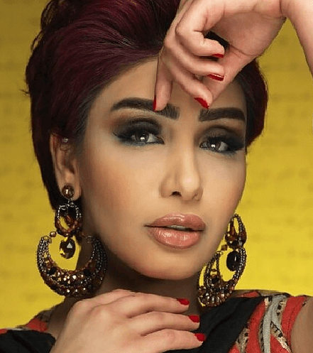 مكياج سموكي أسود وأزرق