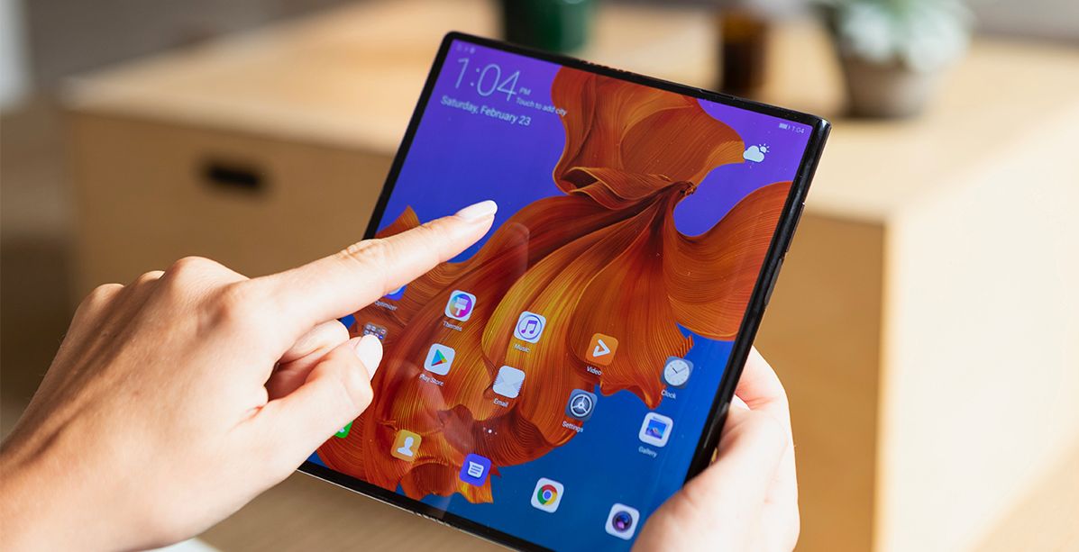 اكتشفي أهم مزاية هاتف HUAWEI Mate X الجديد 