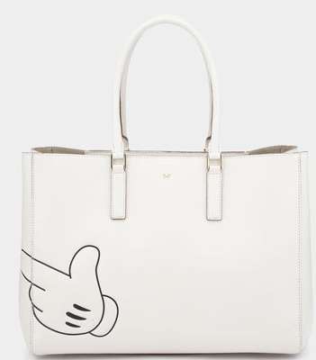 لاطلالة حيوية، تالقي بحقيبة Anya Hindmarch الكبيرة