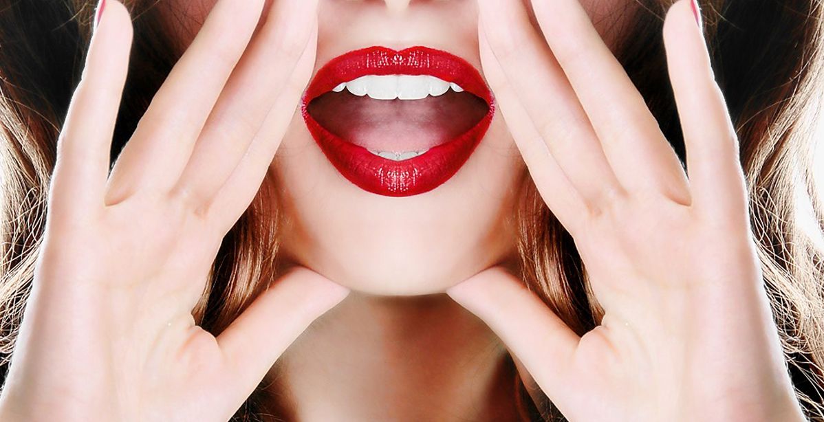 بالغراء وصبغة الطعام صنعت أحمر شفاه بتركيبة لا تزول أبداً