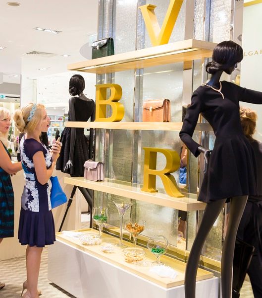 عرض لحقائب ومجوهرات Bulgari الحديثة