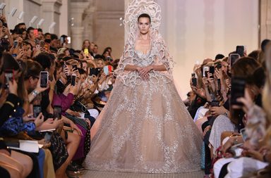 أبرز فساتين زفاف أسبوع الأزياء الراقية في باريس لخريف وشتاء 2019