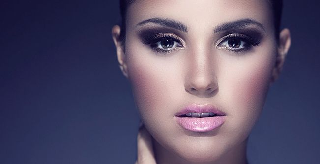 أصول ماكياج العيون الصغيرة 
