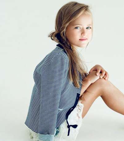 إليك بالصور أجمل لوكات عارضة الأزياء، الطفلة كريستينا بيمينوفا