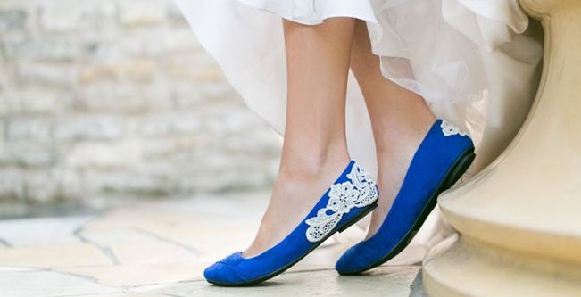 اسباب تشجع العروس على ارتداء الحذاء المسطح في حفل الزفاف 