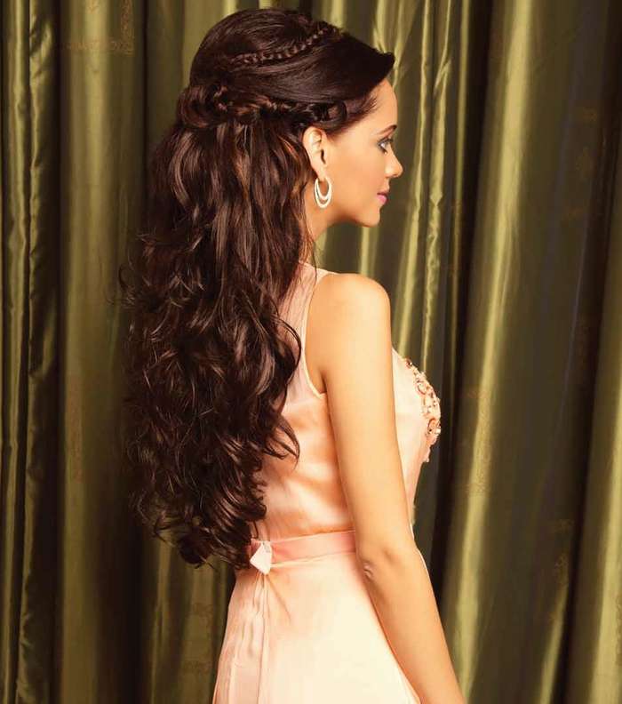 تسريحة Charming Twist للشعر المفرود 