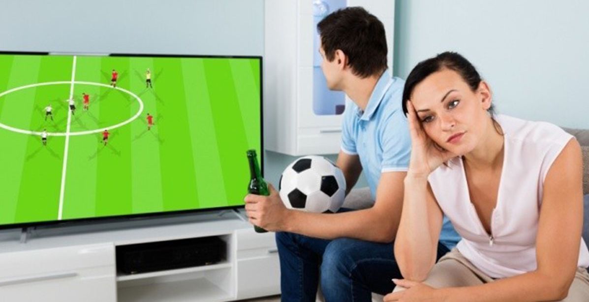 لئلا تخسري زوجك بسبب "كأس العالم" إليك كيفية التصرف خلال هذا الشهر العصيب!