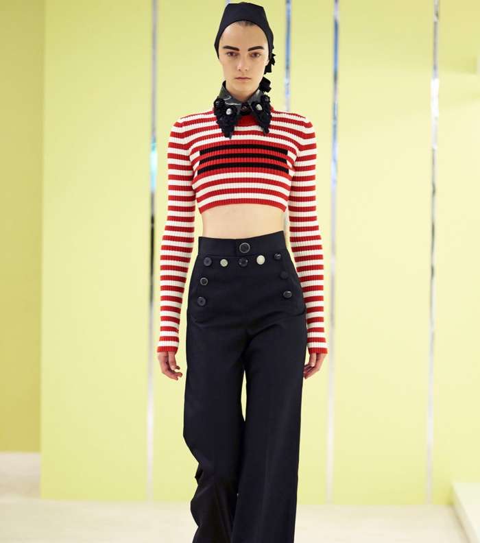 موضة التوب القصيرة مع السروال الواسع من مجموعة Marc Jacobs Resort 2016