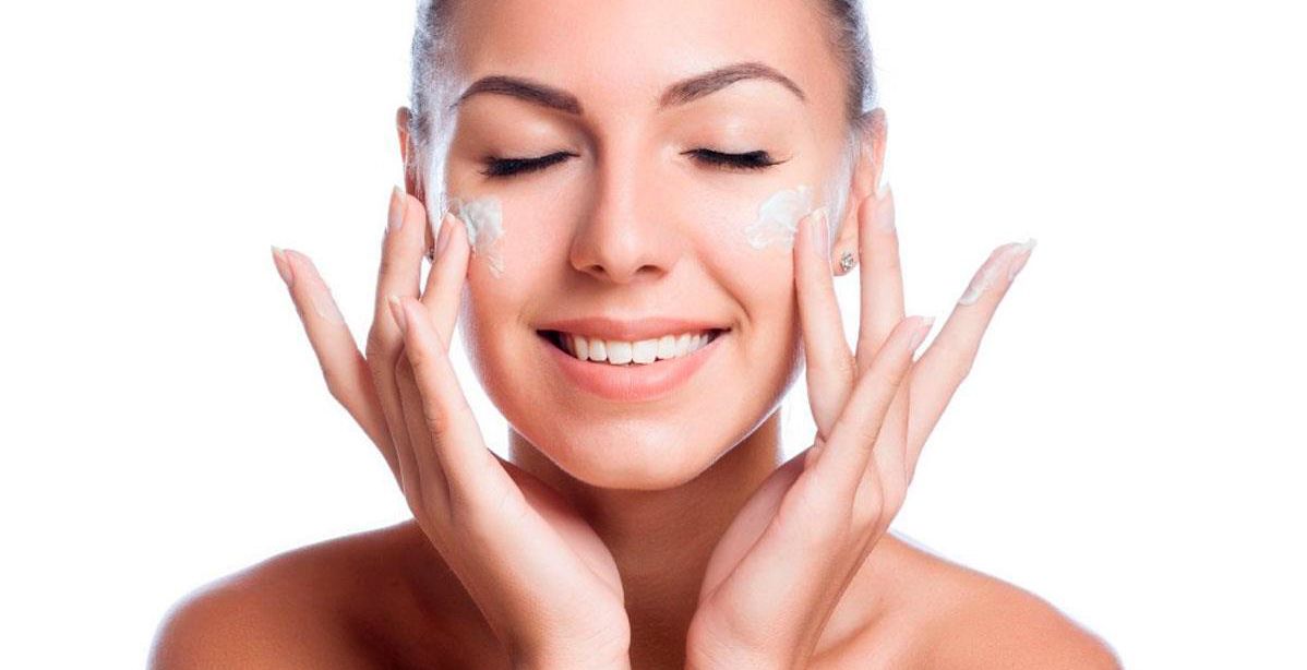 3  فوائد جمالية غريبة يمنحك إياها عصير البصل!