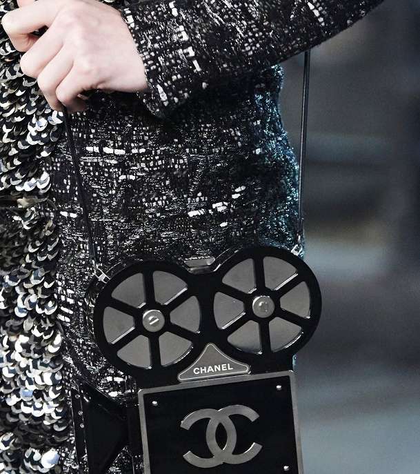 كلاتش من وحي السينما من مجموعة CHANEL Metiers D'art 2016