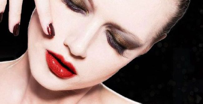 إطلالتك متألقة مع مجموعة ماكياج العيد من Lancôme 