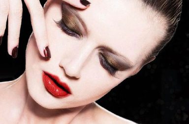 إطلالتك متألقة مع مجموعة ماكياج العيد من Lancôme 