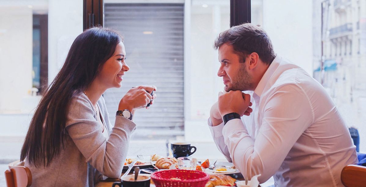 لمعرفة مدى اعجابه بك... احتسبي عدد المرات التي يشرب فيها الماء!