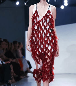 موضة الفستان بالرباط الرفيع وبقماش الـ Mesh من Proenza schouler