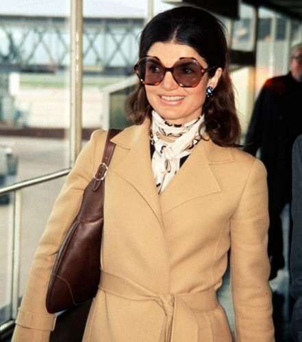 جاكي أو بإطلالة عصريّة وأنيقة