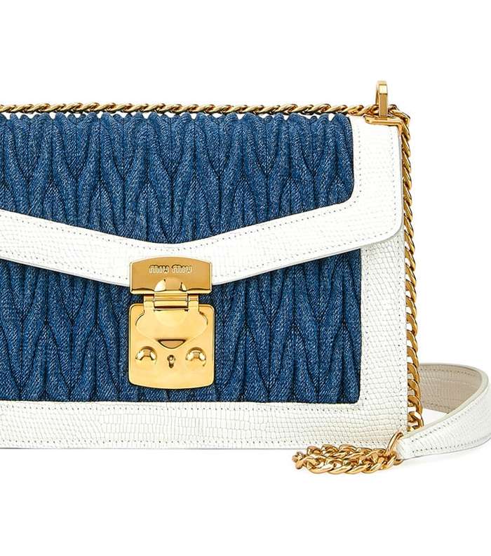 حقيبة Flap الكلاسيكية من Miu Miu بقماش الدنيم