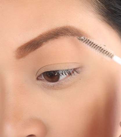 كيف ارسم حواجبي بالصور