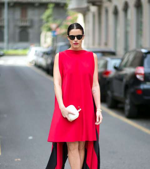 من شوارع ميلانو، اليك موضة الفساتين بالقصة غير المستقيمة