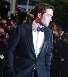Robert Pattinson تحت الأضواء