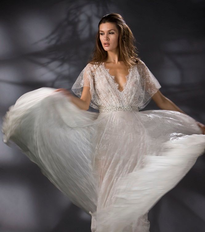 فستان يلائم أحلام لميا أبي نادر