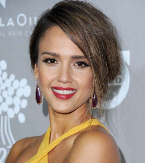 جيسيكا ألبا..وتدرّج الروبي الأحمر