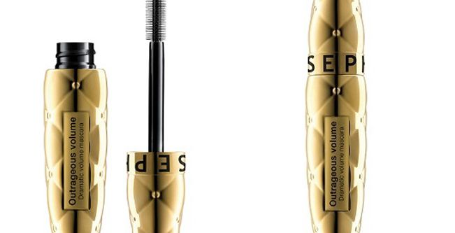فخامة ماكياج عينيك مع ماسكارا  Outrageous Volume Gold