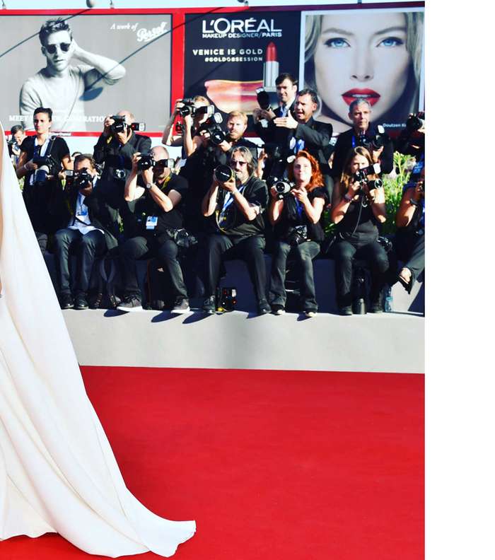 ناتالي بورتمان مثال المراة الاربعينية لاختيار الفساتين الرسمية المناسبة