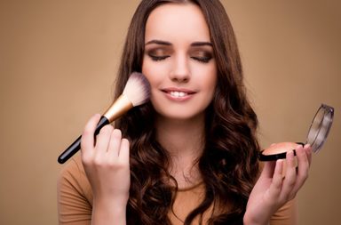 كيفية عمل المكياج في المنزل