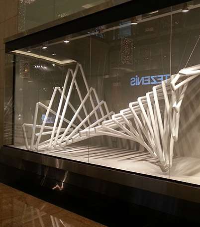 صور القطع الفنية المعروضة في متجر Harvey Nichols