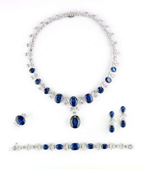 إحصلي على إطلالة ملكية مع مجموعة مجوهرات معوض للعرائس