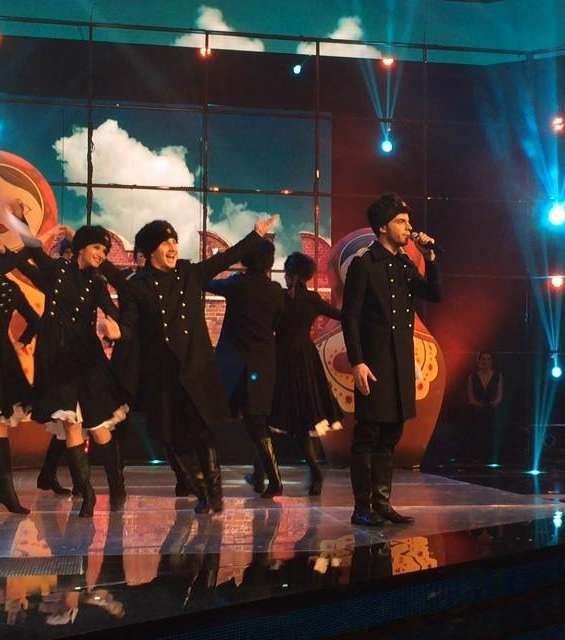 الطلاب يقدّمون لوحات راقصة