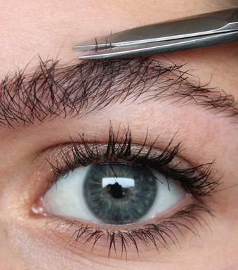 طريقة رسم الحواجب الكثيفه بالصور