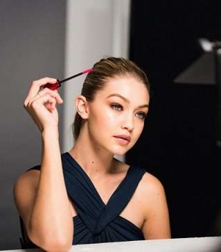 طريقة تطبيق الماسكارا لتكبير العين