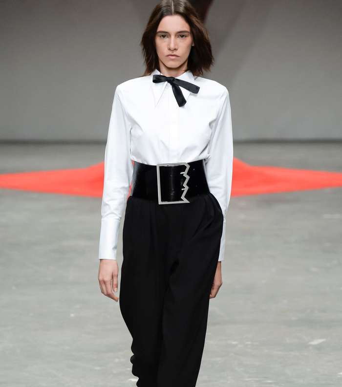 موضة القميص الكلاسيكي مع ربطة العنق من Osman لصيف 2016