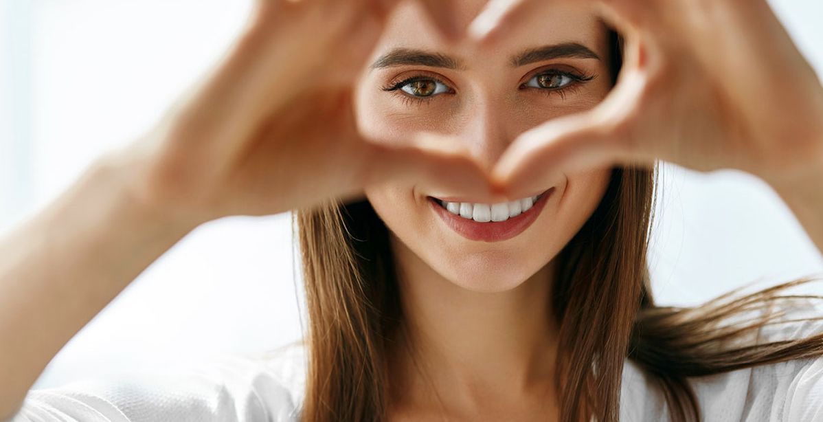 قناع طبيعي من الموز يخفي نهائياً تجاعيد تحت العين