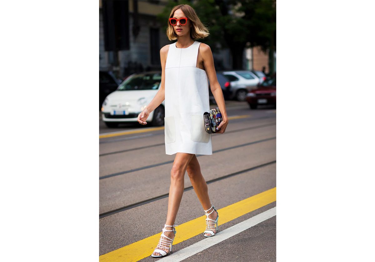 فستان قصير بقصة مستقيمة وواسعة