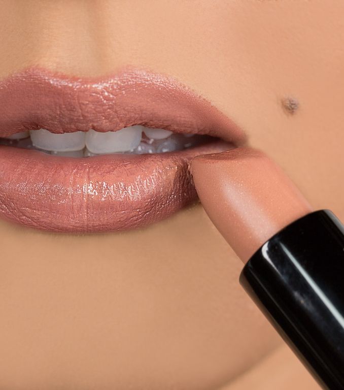 أحمر شفاه Rouge Shine N.2 للوك هادئ