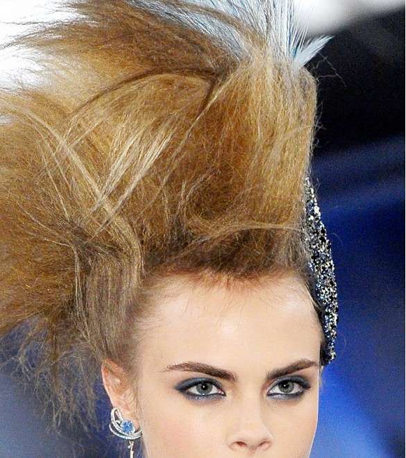 أكسسوار الشعر والماكياج الأزرق في ربيع وصيف 2012