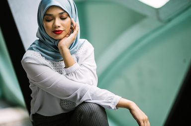 مستحضرات تجميل مميزة لك لإطلالة العيد