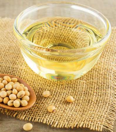 زيت فول الصويا والذرة: يعيد المياه إلى الخلايا