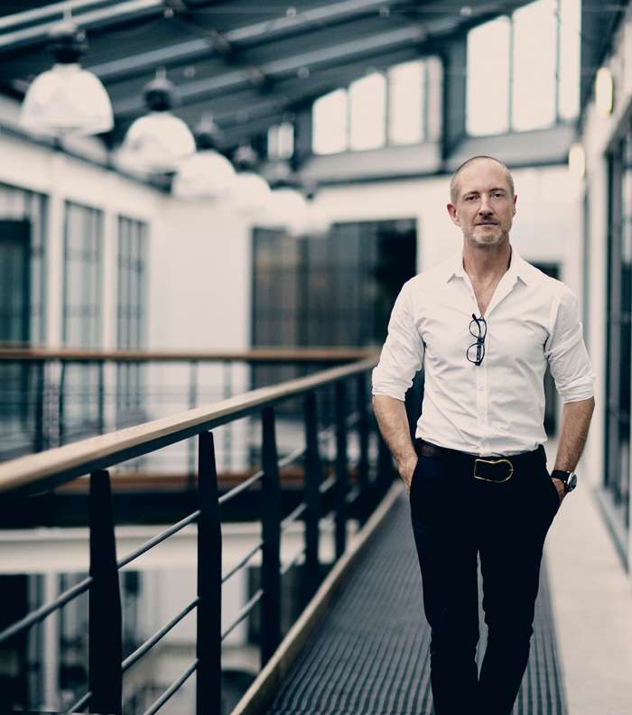 المدير التنفيذي ومصمم الأزياء لعلامة أورلي براون، آدم براون