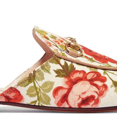 حذاء الـ Slippers من قوتشي المطبع بالازهار من مجموعة الكابسولة لصالح Net a Porter