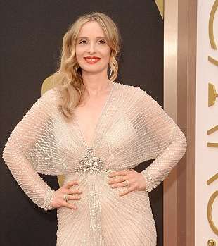 من أسوأ إطلالات النجمات في حفل الأوسكار 2014، إطلالة Julie Delpy