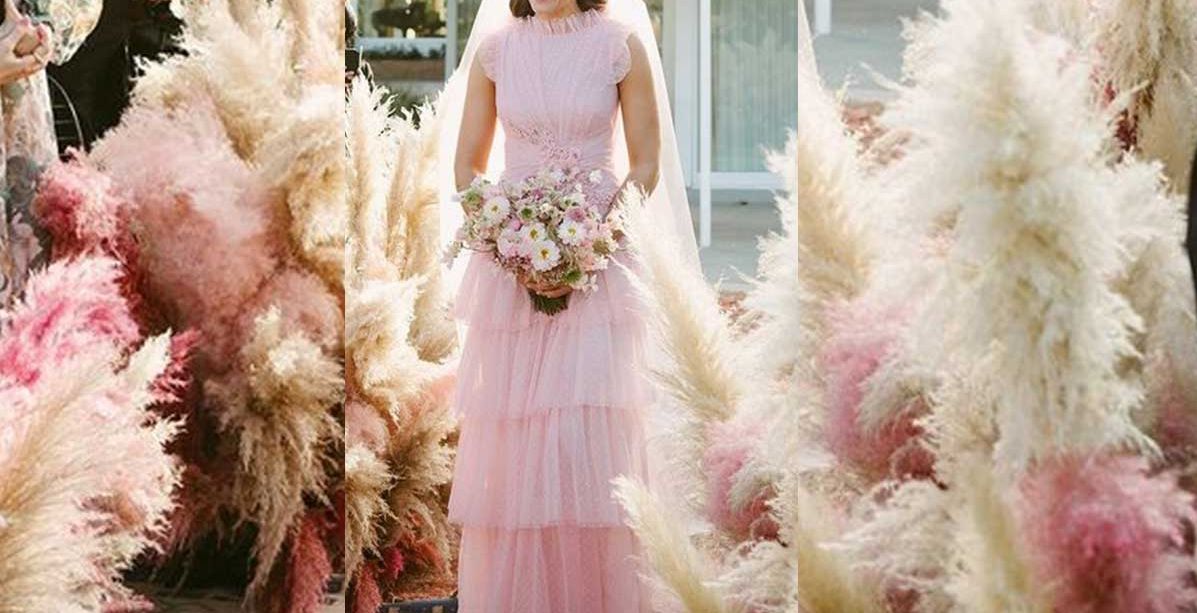 نجمات ارتدين فساتين زفاف ملونة في عرسهن