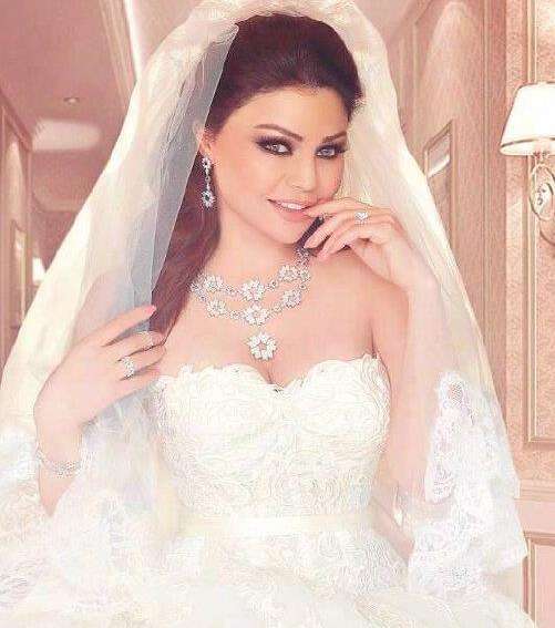 هيفاء وهبي في فستان زفاف أبيض