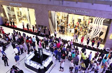 صور عرض مجموعة أزياء Roland Mouret