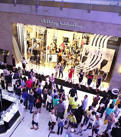 صور عرض مجموعة أزياء Roland Mouret