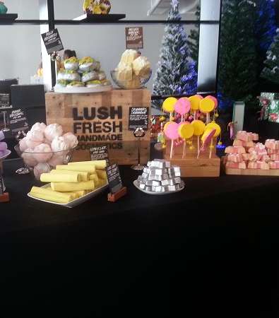 مجموعة المستحضرات الخاصة بالإستحمام من لاش