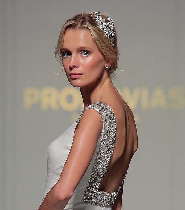 الأكسسوارات الفضيّة مع Pronovias